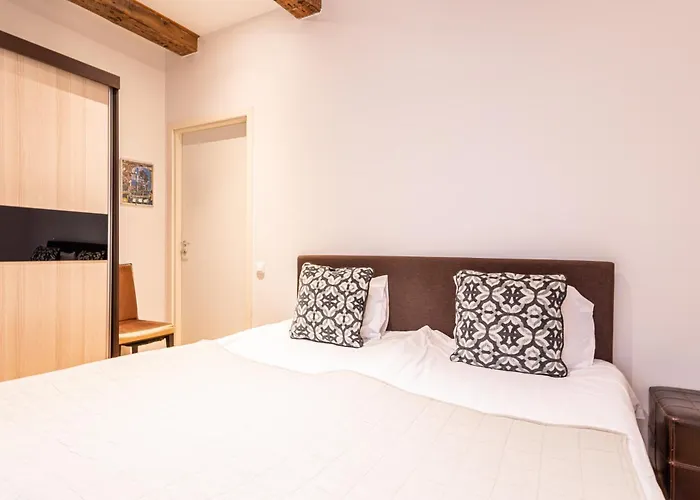 P32 - Boutique Center Apartment