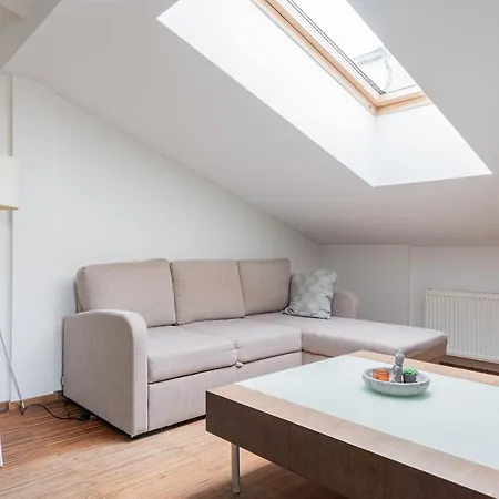 P32 - Boutique Center