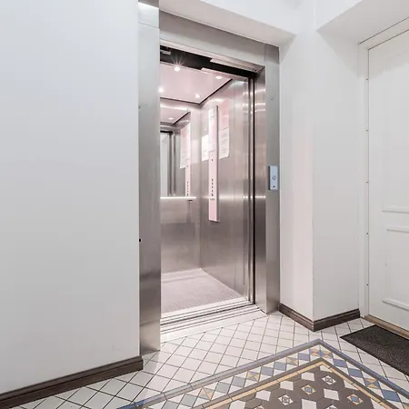 P32 - Boutique Center