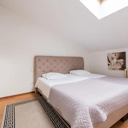 P32 - Boutique Center *